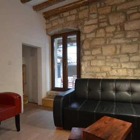 Il Cortile With Garden And Parking Ρόβινι