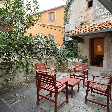 Il Cortile With Garden And Parking Apartment Rovinj