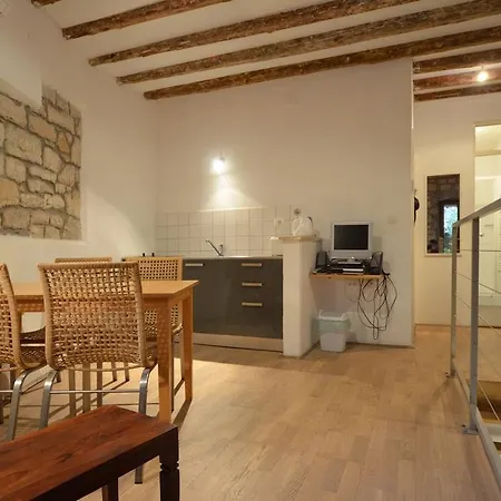 Apartment Il Cortile With Garden And Parking *